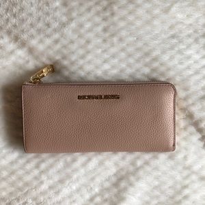 Michael Kors Jet Set Travel Large Zip Wallet